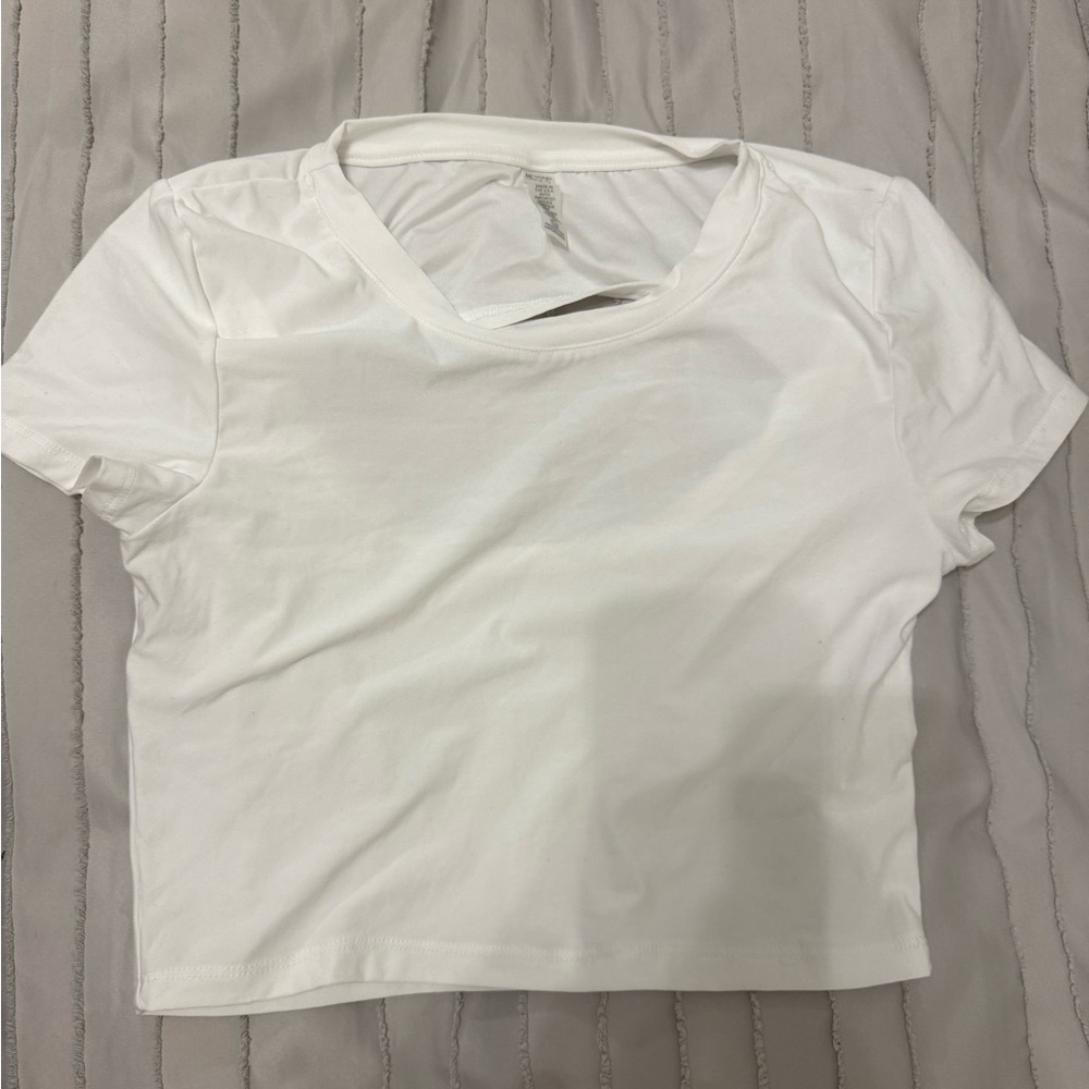 Beyond Yoda Women's White Crewneck Short Sleeve Top Open Back Medium NWOT